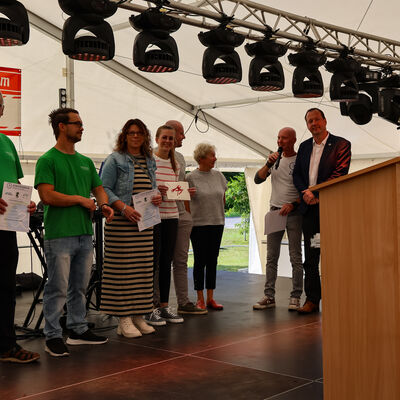 Bestes Team Kilometer pro Kopf STADTRADELN 2025 (v. l.) 3. Heimatverein Goltewitz und 1. FamilieWIEauVanderE